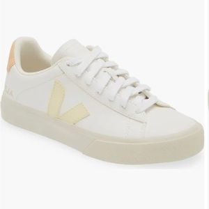NIB Veja Campo white and sun peach sneakers